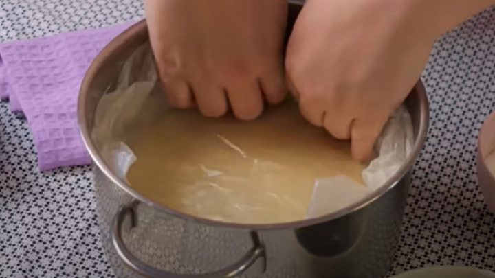 Nepečené piškotové řezy se 3 druhy krému