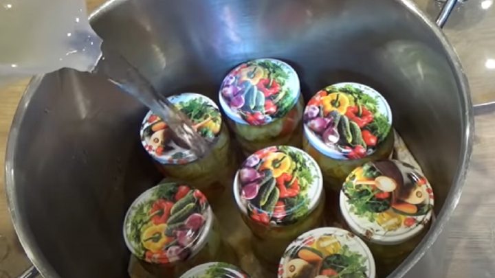 Sladkokyselý zeleninový salát s koprem