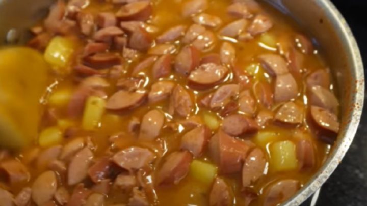 Rychlý buřtguláš z brambor a jemných párků