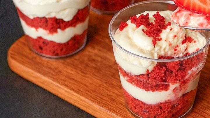 Jahodové poháry s tvarohem a kakaem