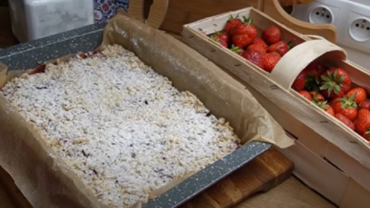 Jahodový crumble s ovesnými vločkami