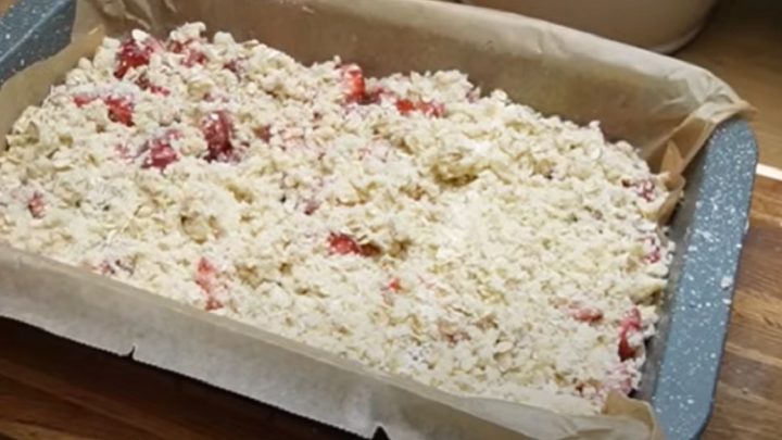 Jahodový crumble s ovesnými vločkami