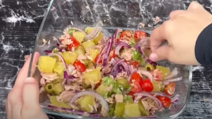 Bramborový salát s tuňákem a olivami