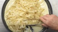 Těstoviny s jednoduchou sýrovou omáčkou
