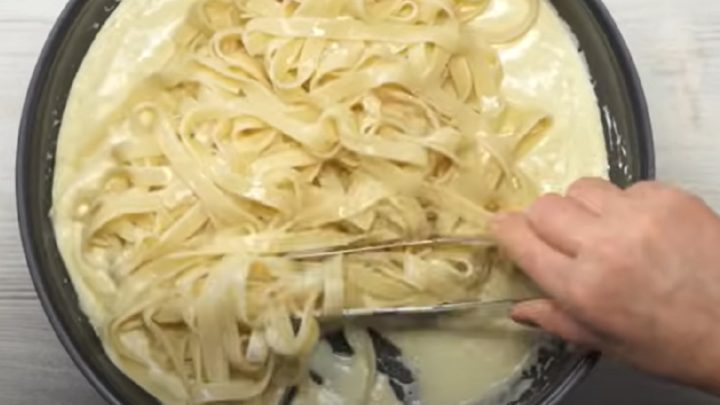 Těstoviny s jednoduchou sýrovou omáčkou