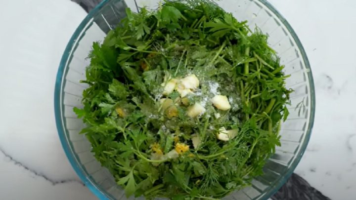 Rychlé bylinkové pesto s česnekem