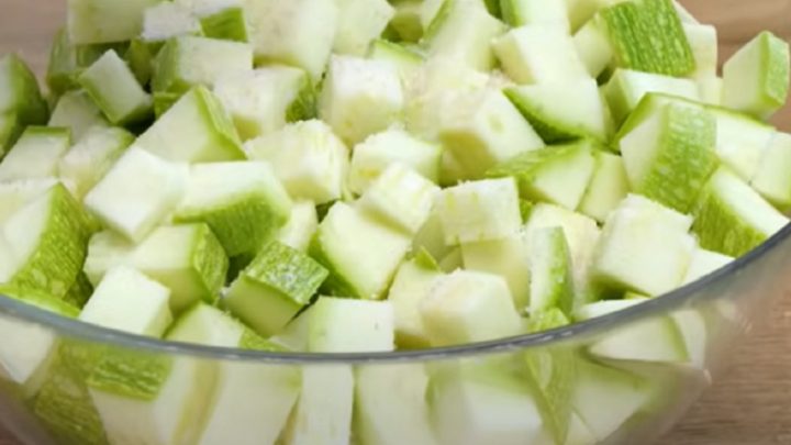 Bezmasý cuketový nákyp s mozzarellou