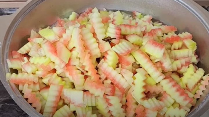 Džem z melounových slupek s hřebíčkem