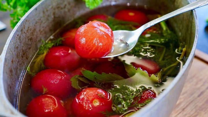 Nakládaná rajčata s česnekem