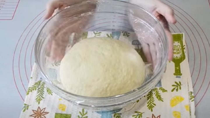 Buchty s jahodovou náplní a drobenkou