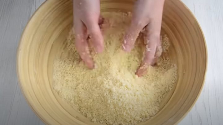 Koláč s tvarohovou náplní a ovocem