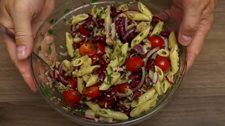 Rychlý těstovinový salát s tuňákem