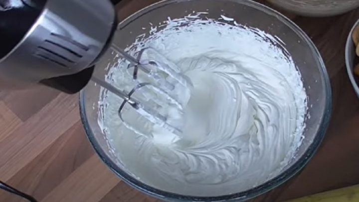 Rychlé karamelové poháry s banánem