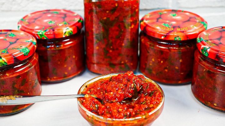 Rajčatová omáčka na zimu s bylinkami