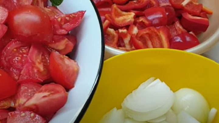 Hustá rajčatová omáčka s paprikou