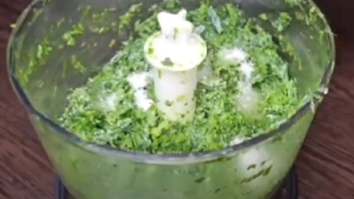 Domácí pesto z křenových listů