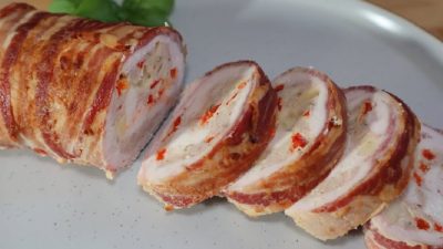 Kuřecí roláda se slaninou a sýrem