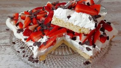 Rychlé šlehačkové řezy s jahodami