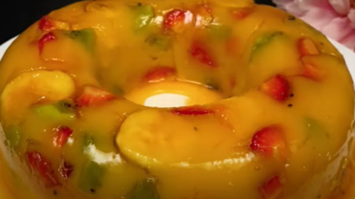 Nepečená ovocná bábovka s karamelem