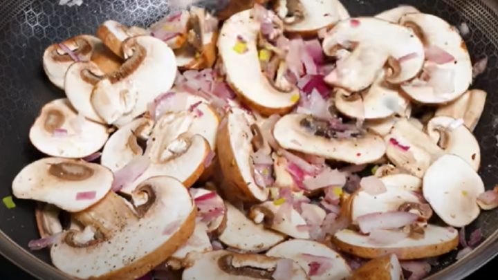 Brokolice s bramborami a houbami