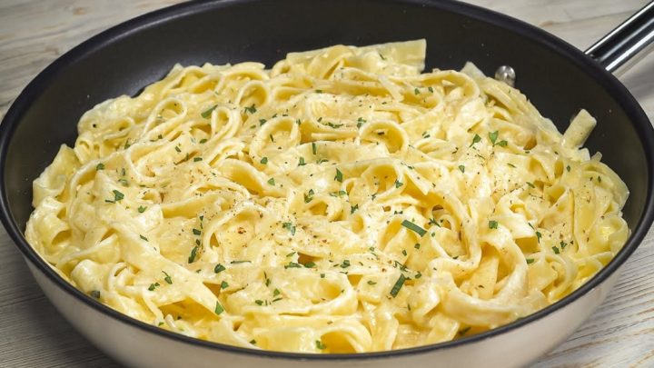Těstoviny s jednoduchou sýrovou omáčkou