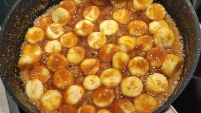 Banány v karamelu se smetanou