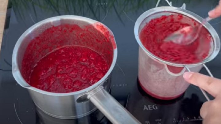 Malinový dezert s bílou čokoládou