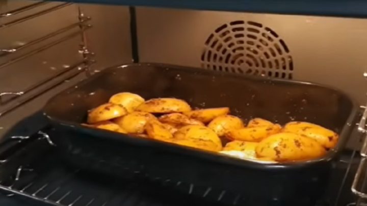 Brambory z trouby s paprikou a česnekem