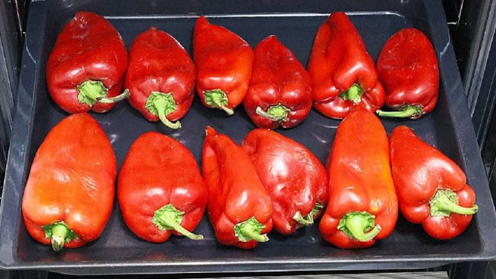 Pečené papriky s česnekem a petrželkou