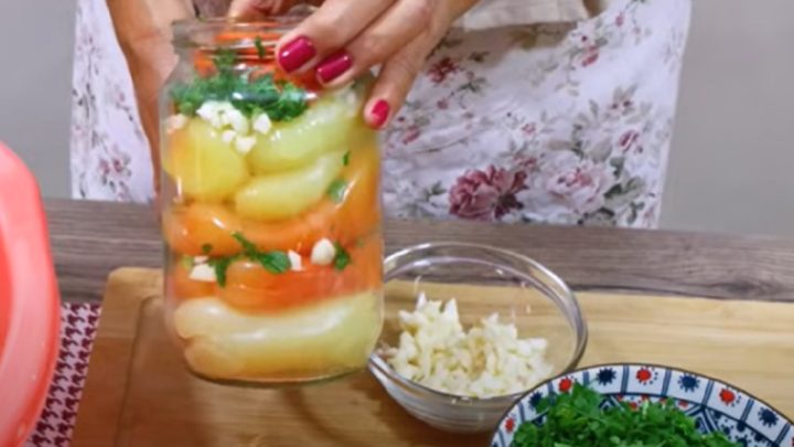 Zavařené papriky na zimu s česnekem