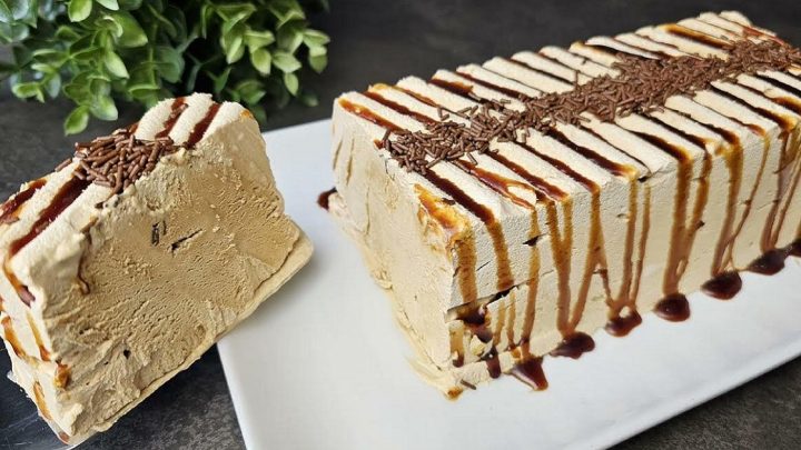 Kávový zmrzlinový chlebíček s karamelem