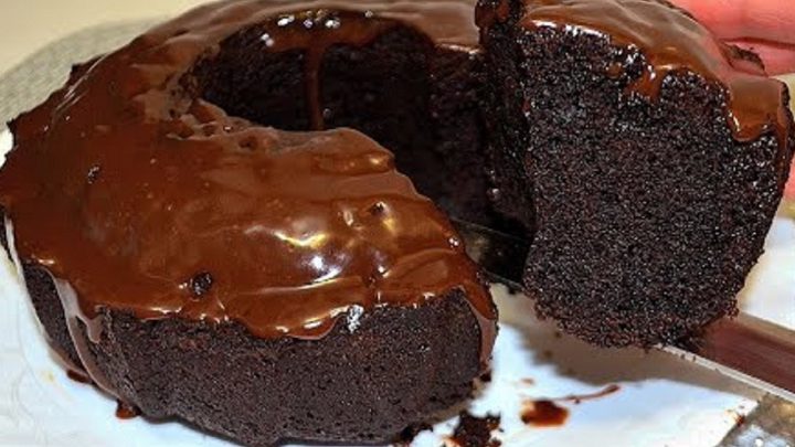 Vláčná kakaová bábovka s čokoládou