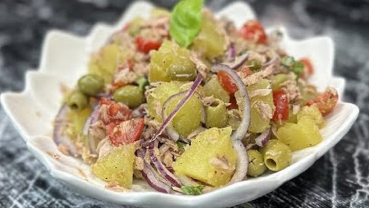 Bramborový salát s tuňákem a olivami