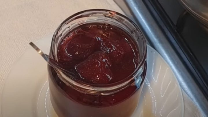 Rychlý jahodový džem ze 3 surovin