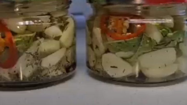 Česnek na zimu s chilli papričkou