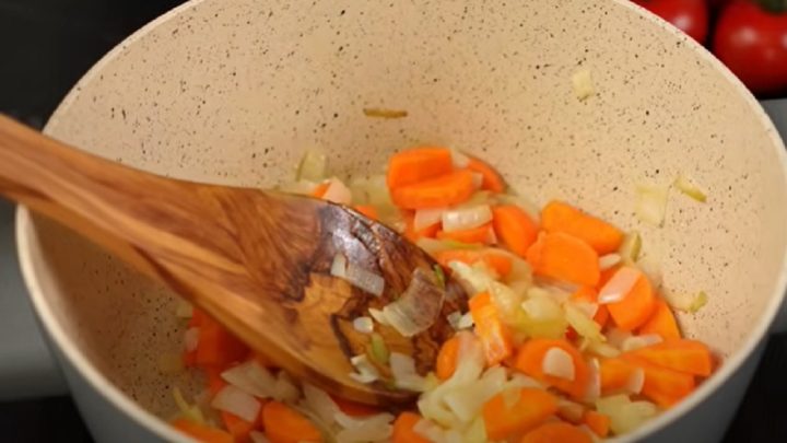 Hustá cuketová polévka s krutony