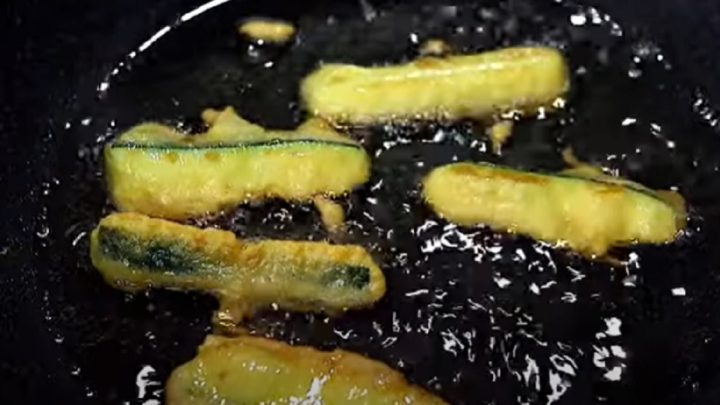 Smažená cuketa v těstíčku se smetanou