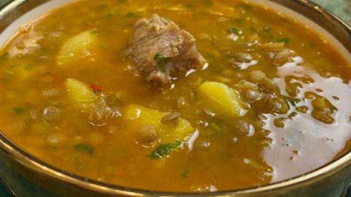 Hustá čočková polévka s hovězím masem