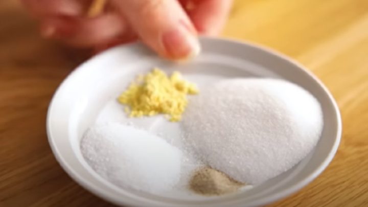 Domácí Coleslaw se zakysanou smetanou