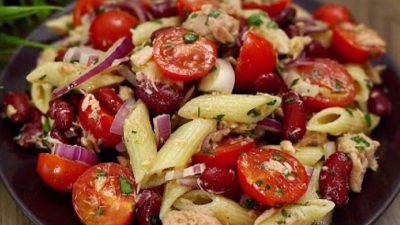 Rychlý těstovinový salát s tuňákem