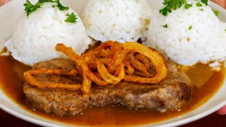 Vídeňská roštěná s praženou cibulkou a rýží