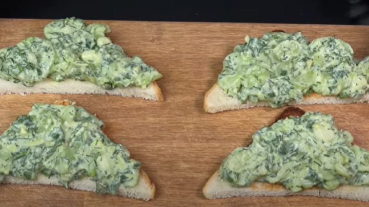 Okurková pomazánka s jarní cibulkou