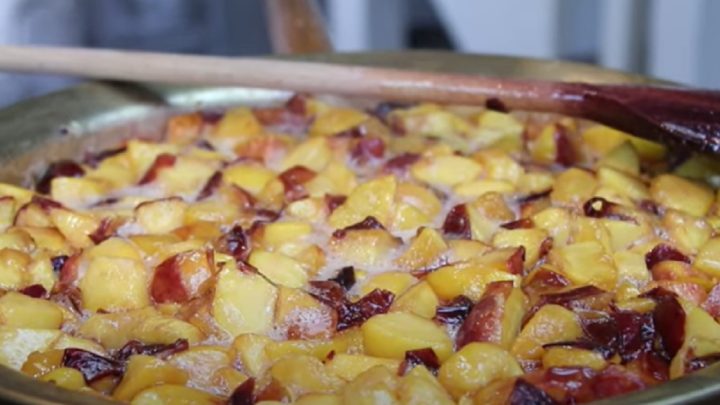 Broskvový džem s kousky ovoce