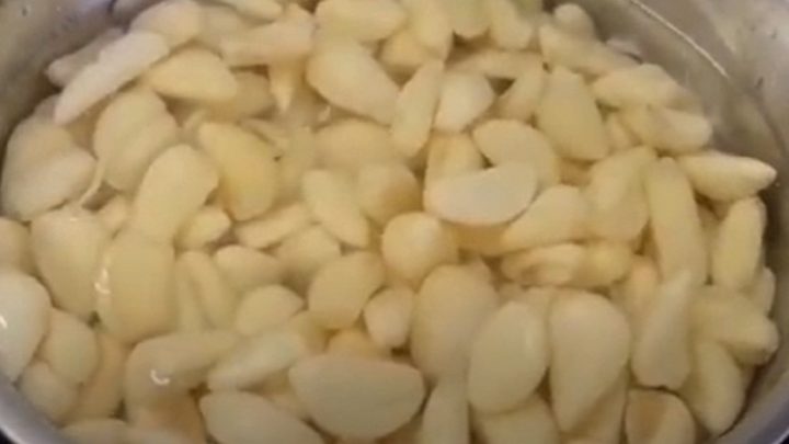 Česnek na zimu s chilli papričkou