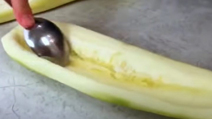 Pikantní cuketová adžika s česnekem