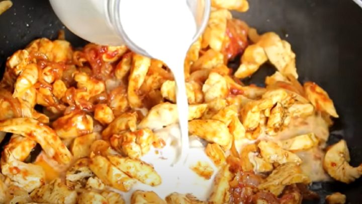 Kuře na paprice se smetanou a rýží