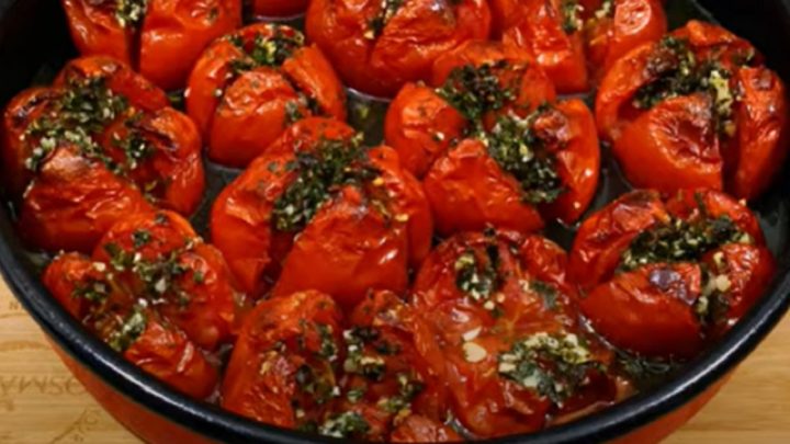 Pečená rajčata s petrželkou a česnekem