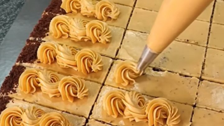 Snickers řezy s kondenzovaným mlékem