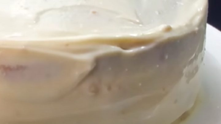 Hrnkový kefírový dort ze 2 druhů těsta