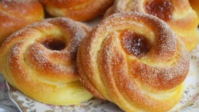 Kynuté buchty s marmeládou z jablek